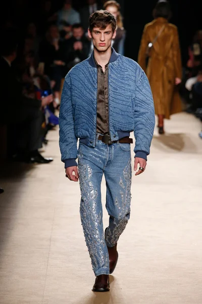 Look 44
